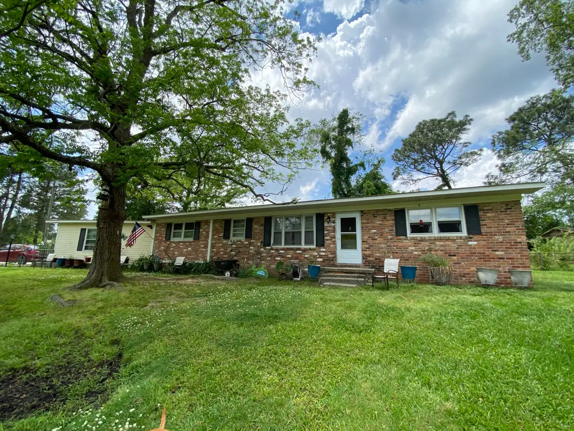 Is it better to sell your house to a cash buyer?