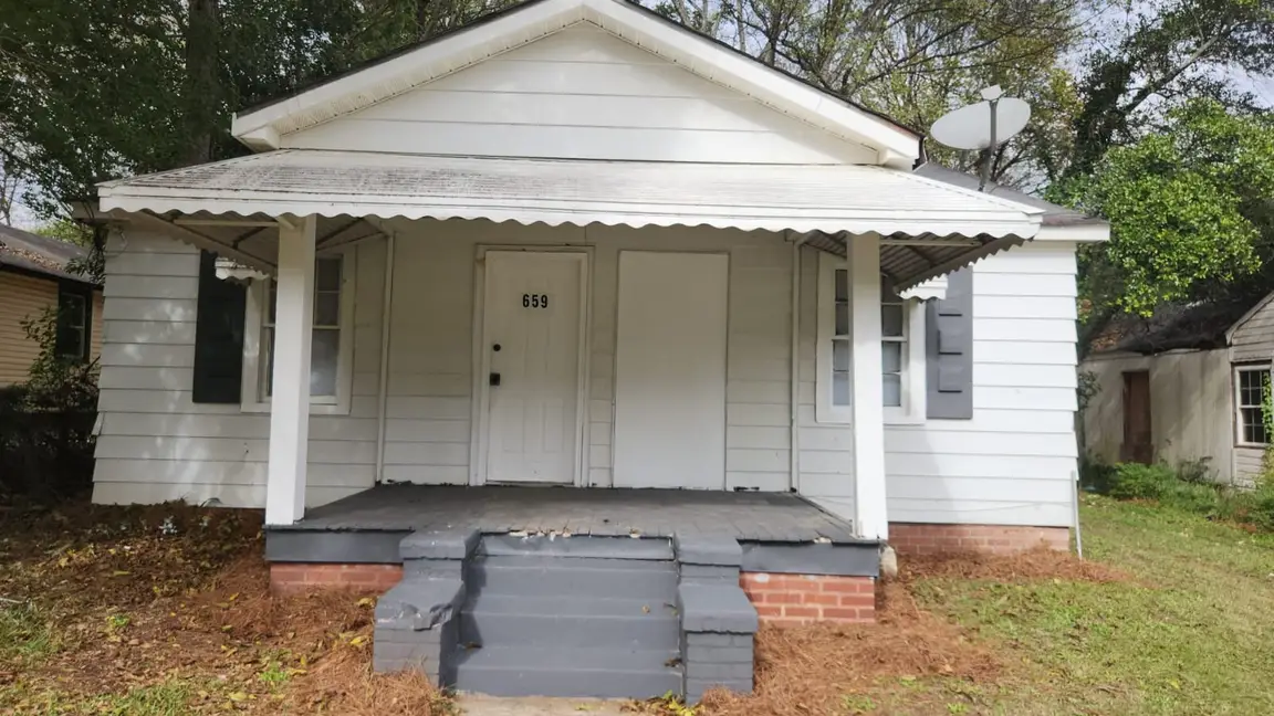 Front - 863 Richmond St.
