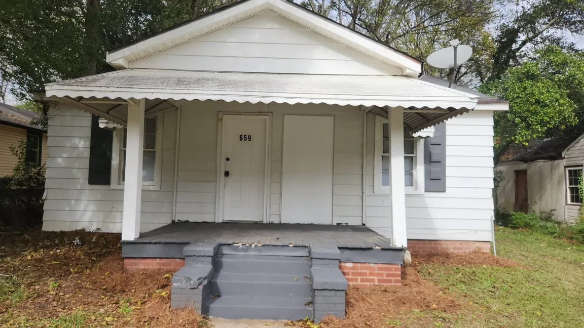 Front - 863 Richmond St.