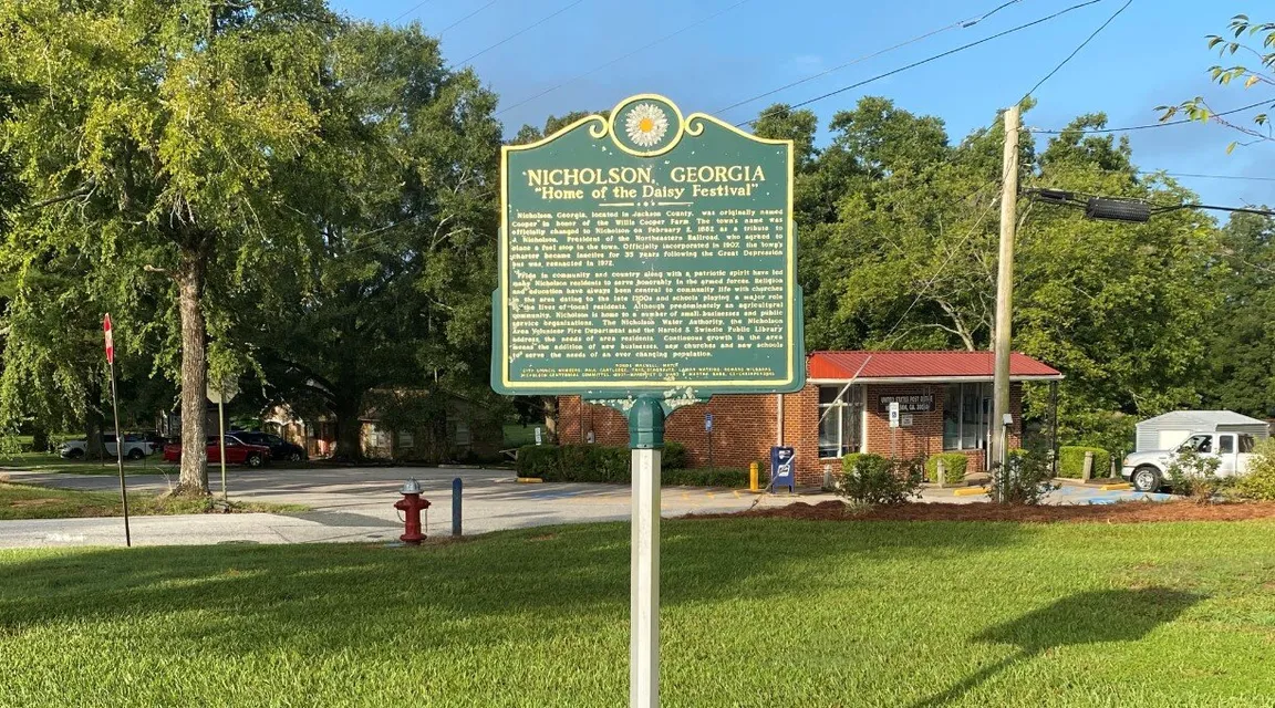 We buy houses Nicholson GA