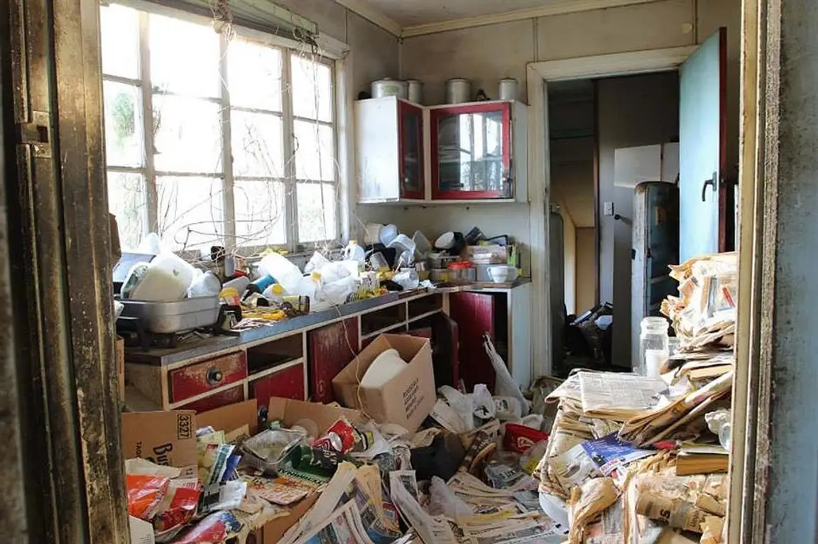 Hoarder house - sell your house now