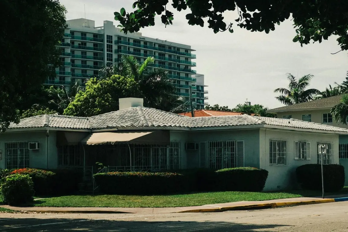 florida home on corner lot