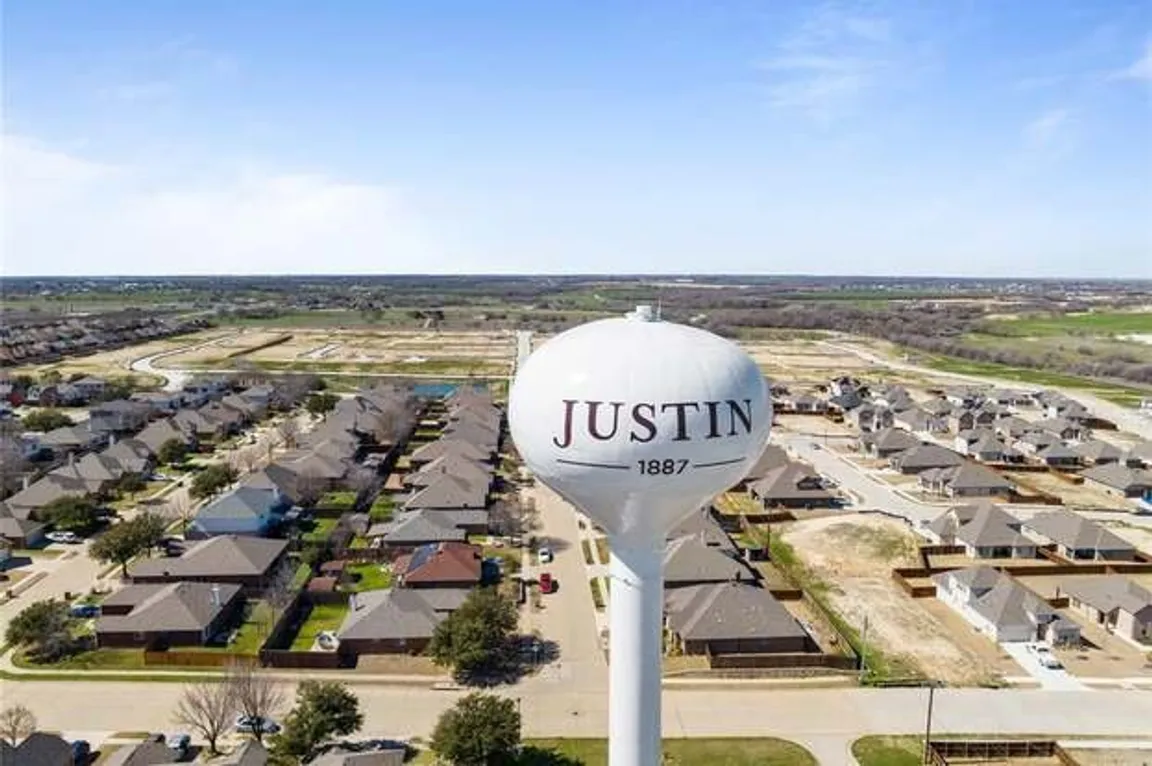 Sell My House Fast Justin TX 💛 Love Investors 💛 We Buy Houses