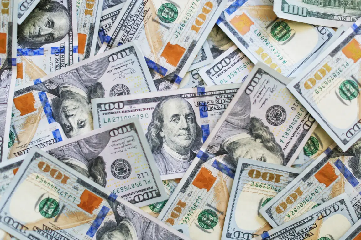 $100 Bills