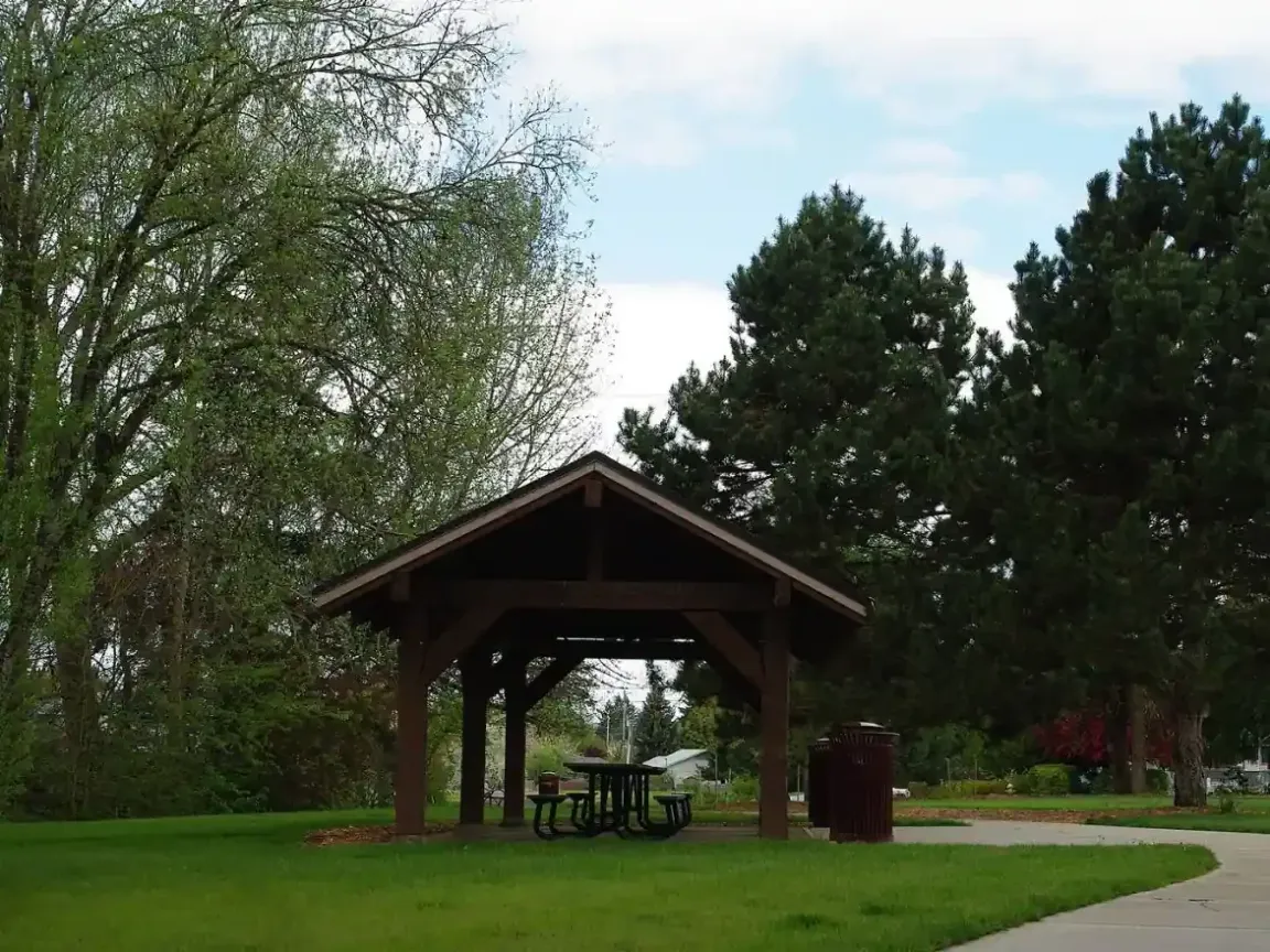 Peaceful Community Parks and Walking Trails in Hillsboro _ Lake Better Off Home Buyers