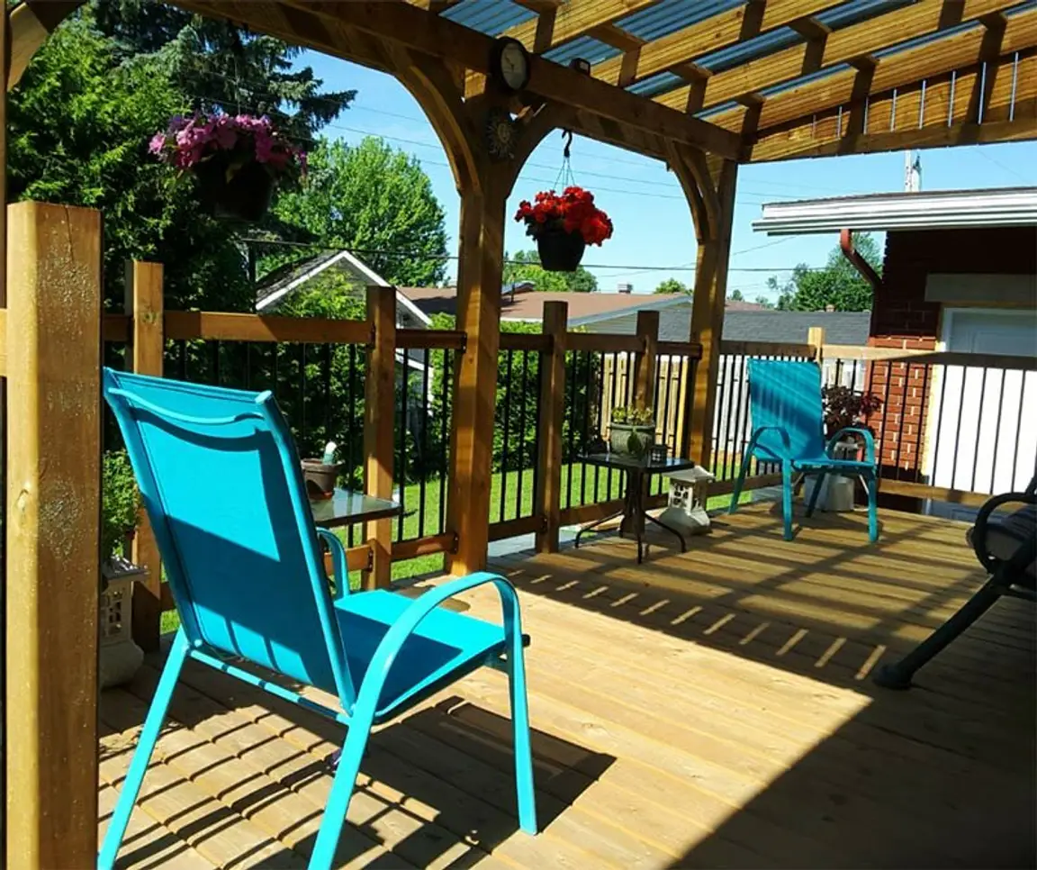 St Pete Sellers Market - Photo of porch with chair