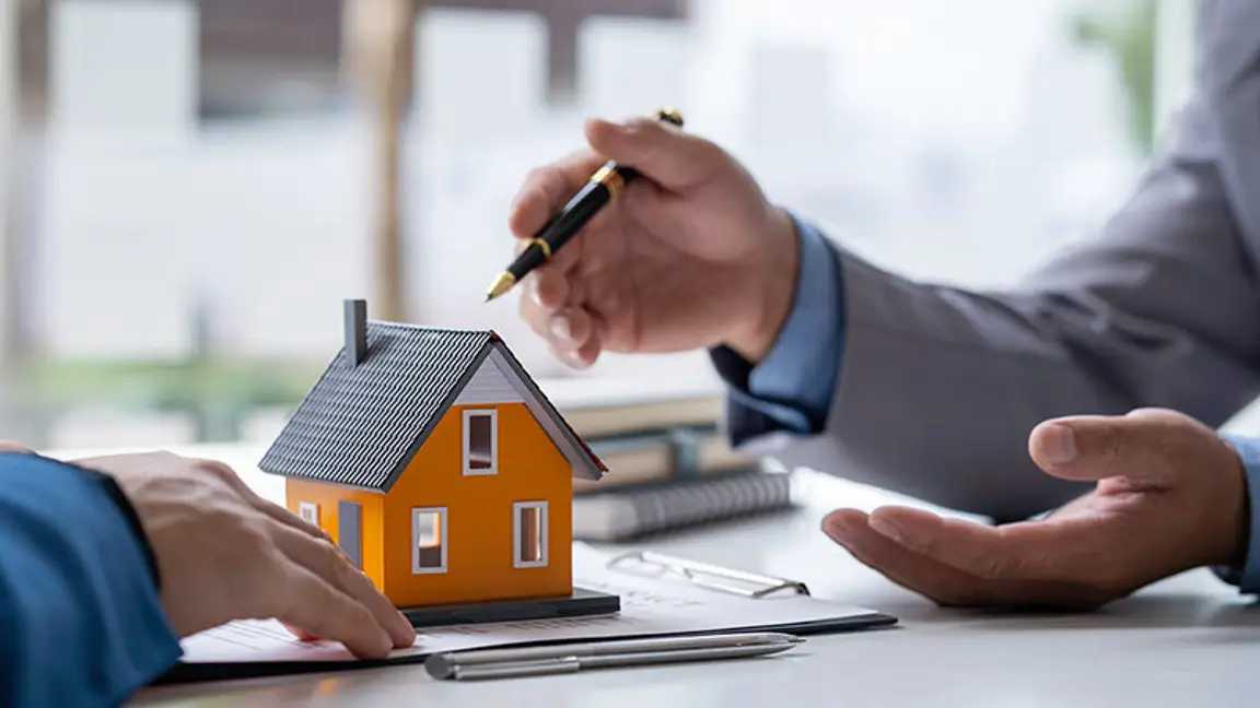 conversation in real estate agent