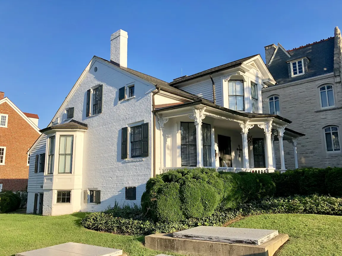 House in Winston-Salem, NC that Helpful Homes buys for cash