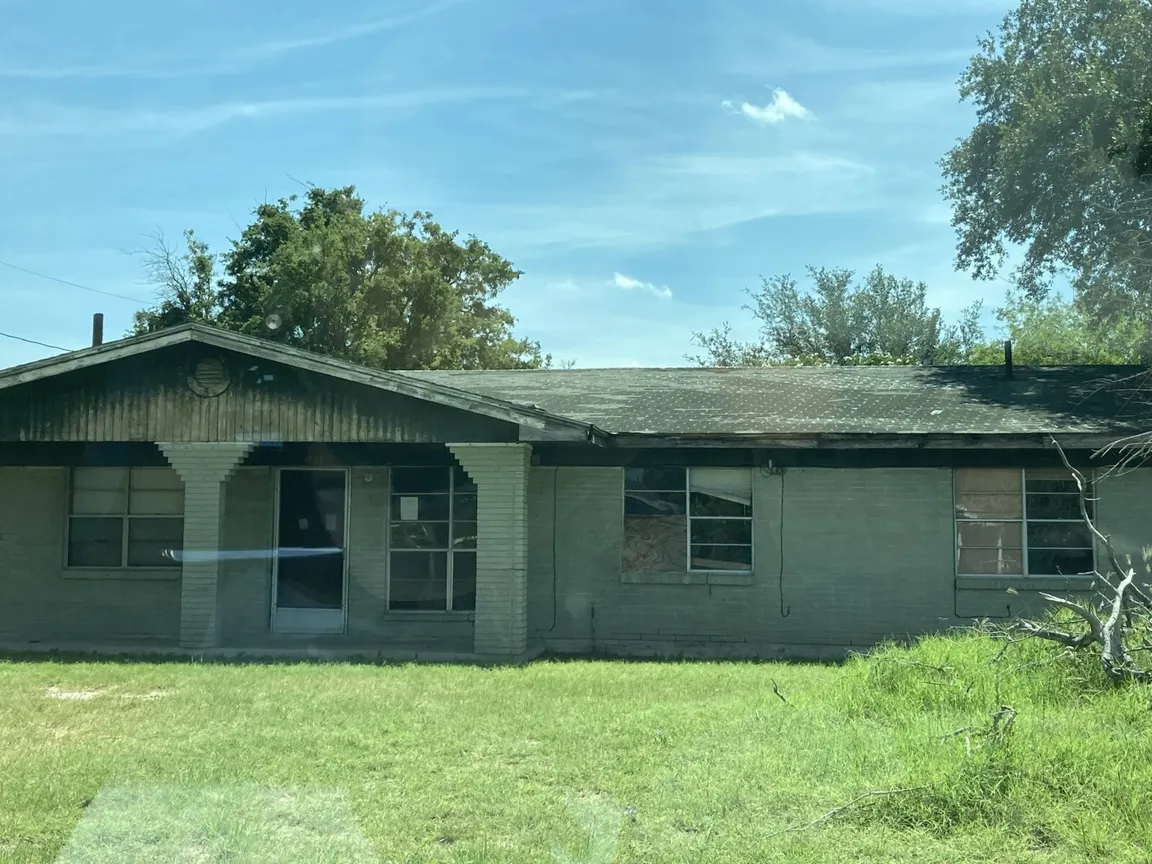 Distressed house RGV