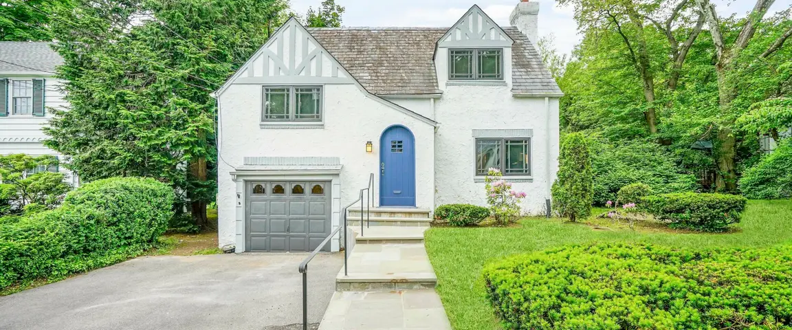 Have an outdated house you can't sell? We will make an offer!