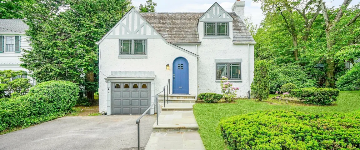 Have an outdated house you can't sell? We will make an offer!