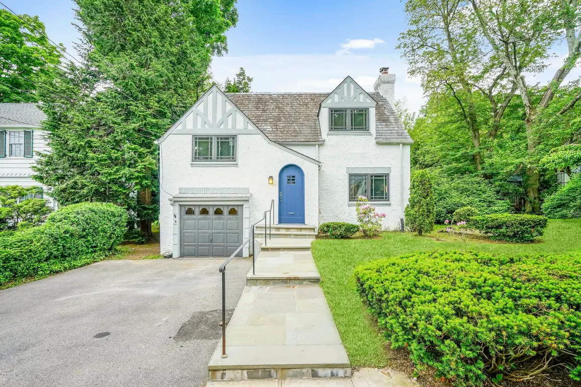 Have an outdated house you can't sell? We will make an offer!