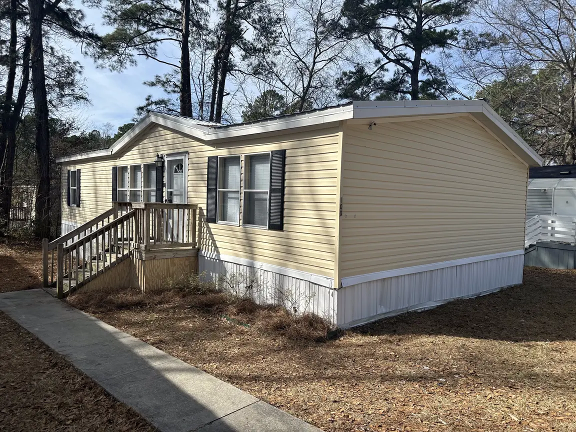 Summerville SC mobile home sold as-is to avoid foreclosure