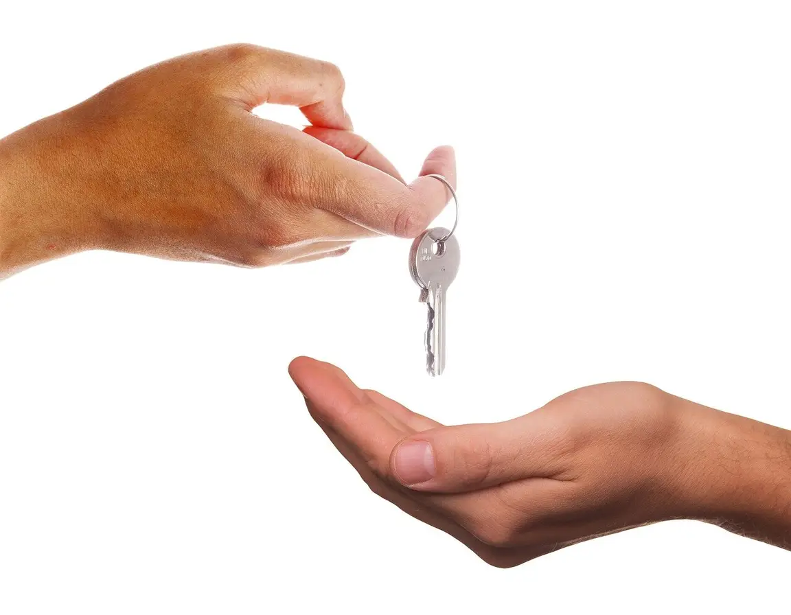 What are tenants' rights in Texas during the property sales process?