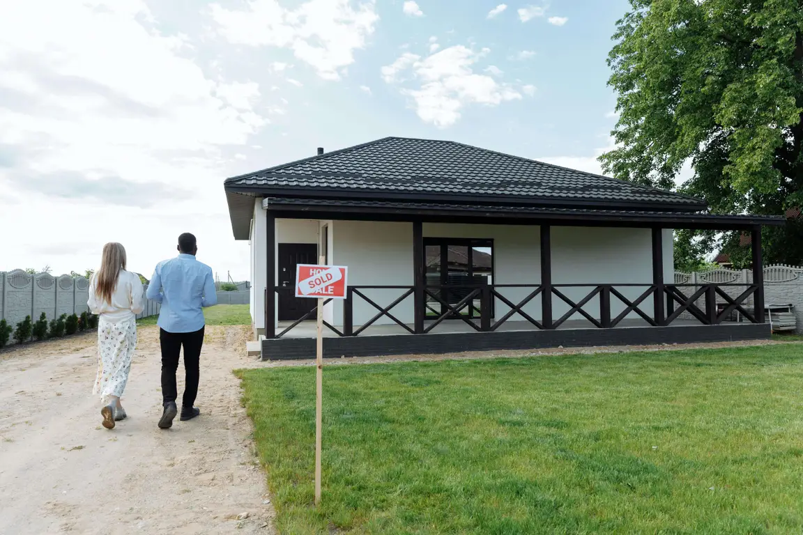 6 Ways to Sell Your House and Still Live in It - Featured image