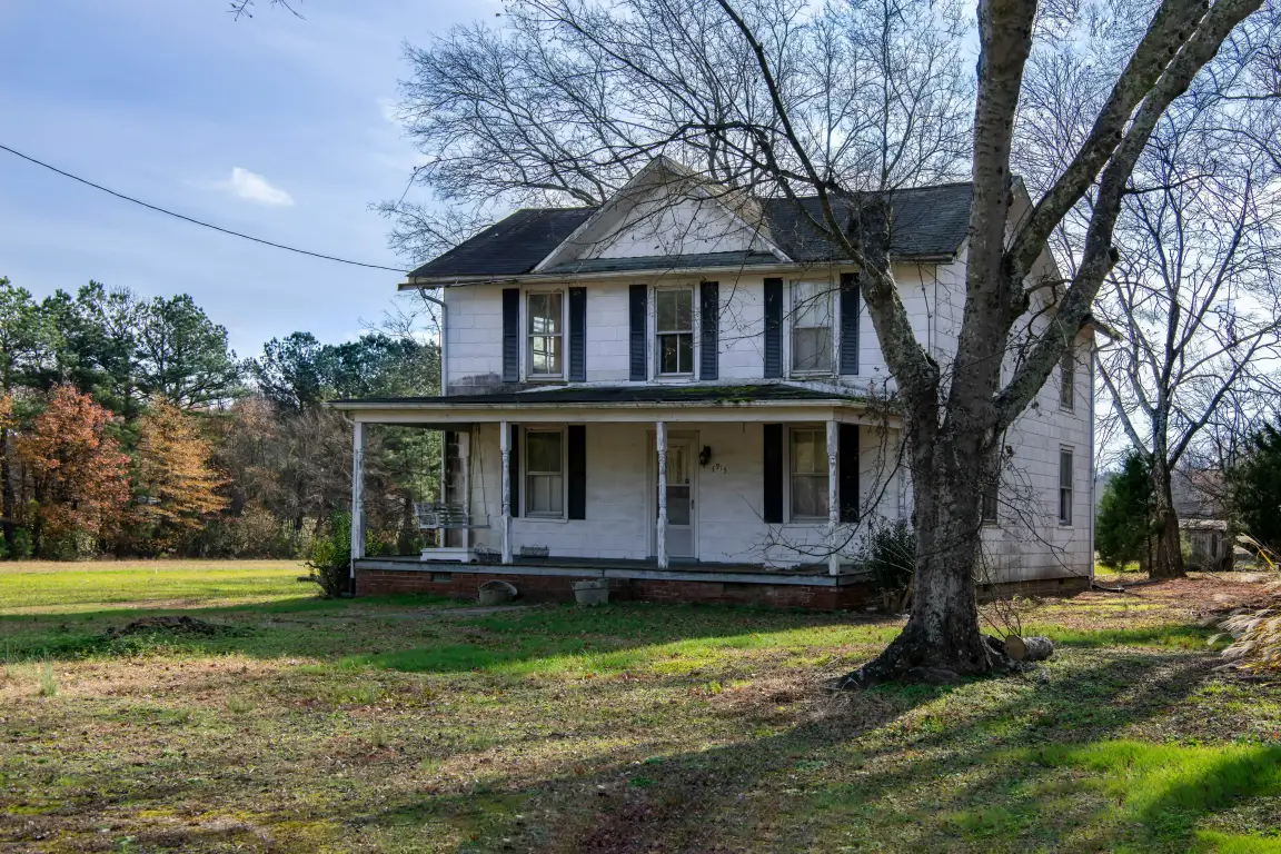 How to Sell an Old House That Needs Work in Texas