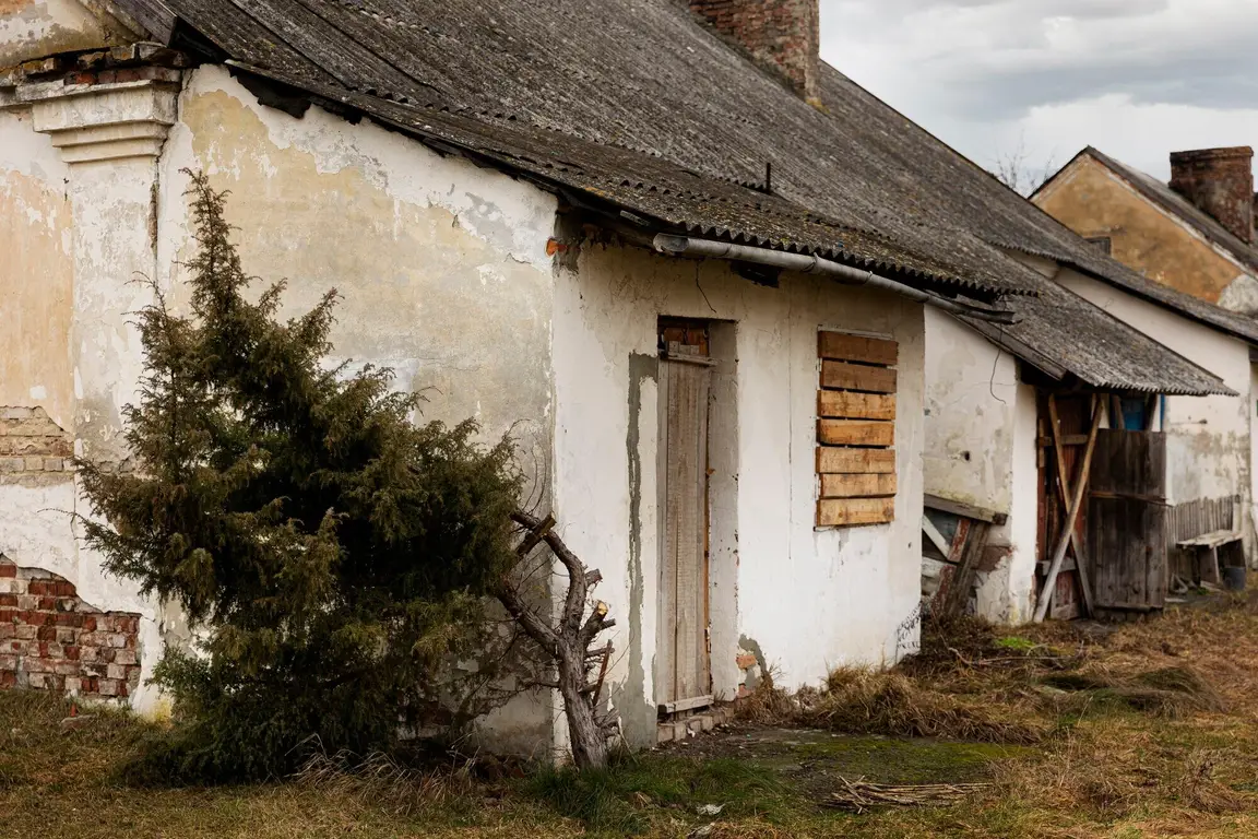 old house that needs repairs