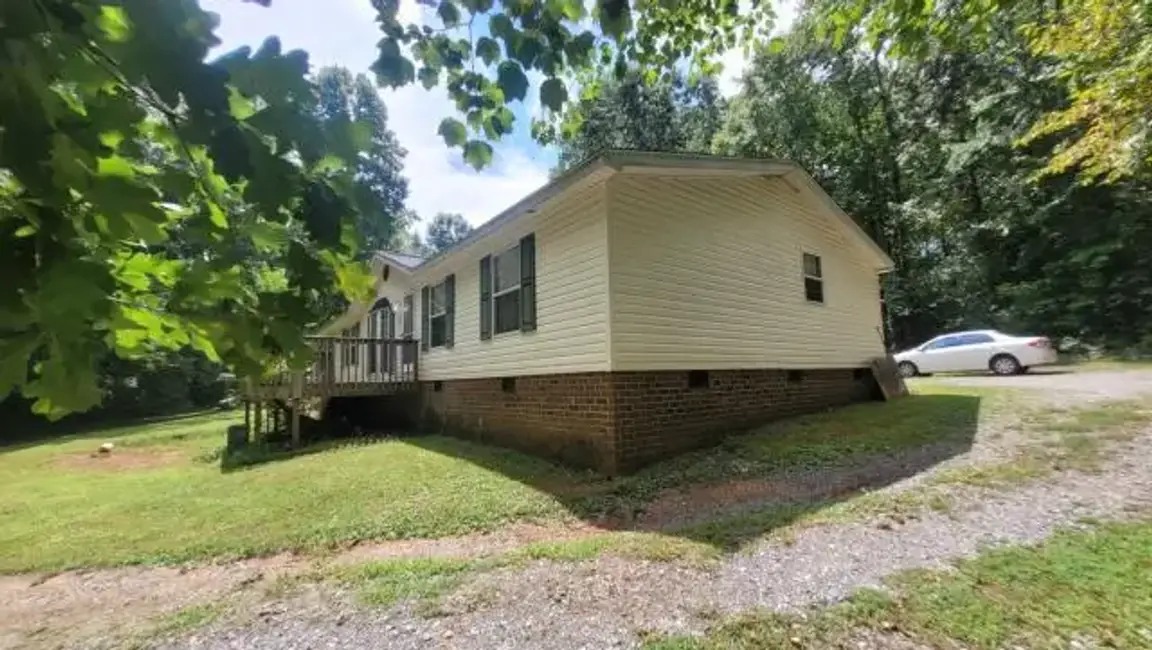 3830 E Lee St, Greensboro, NC 27406 - 1