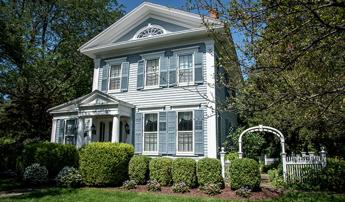 Landscaping Ideas That Will Help You Sell Your House: 5 Tips to Consider