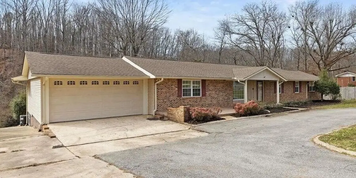 House purchased for cash by Yellowhammer Home Buyers in the Shoals area serving Muscle Shoals Sheffield Tuscumbia Littleville Colbert County Alabama