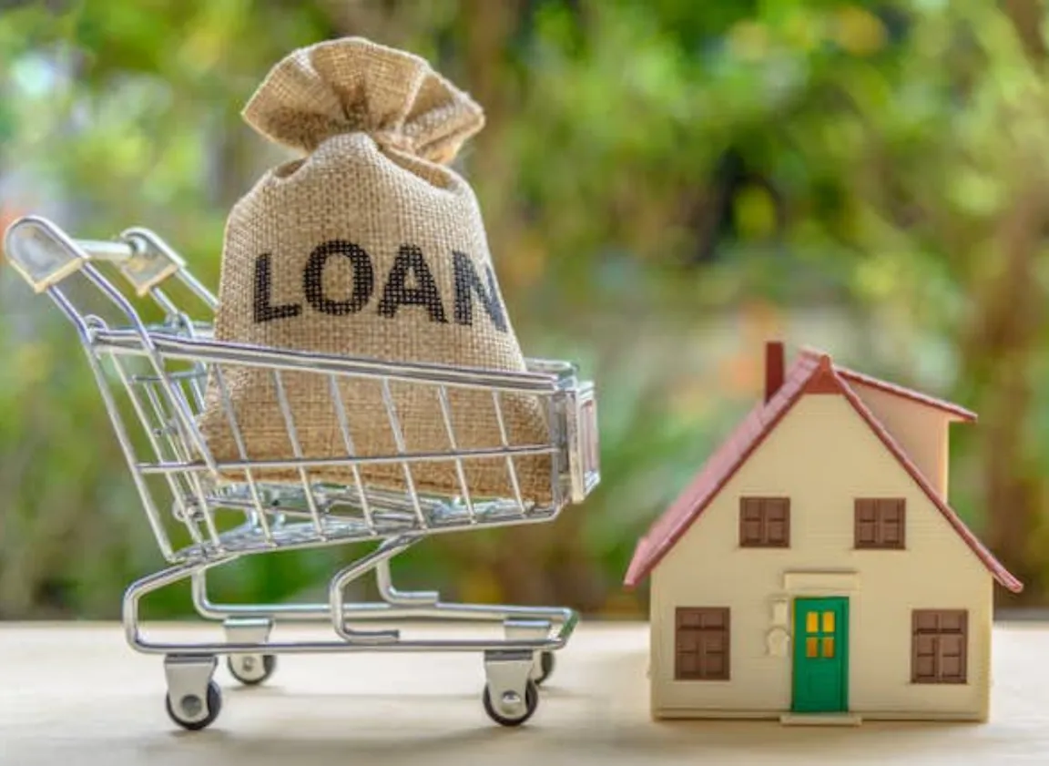 Selling a House With a Lien In Massachusetts