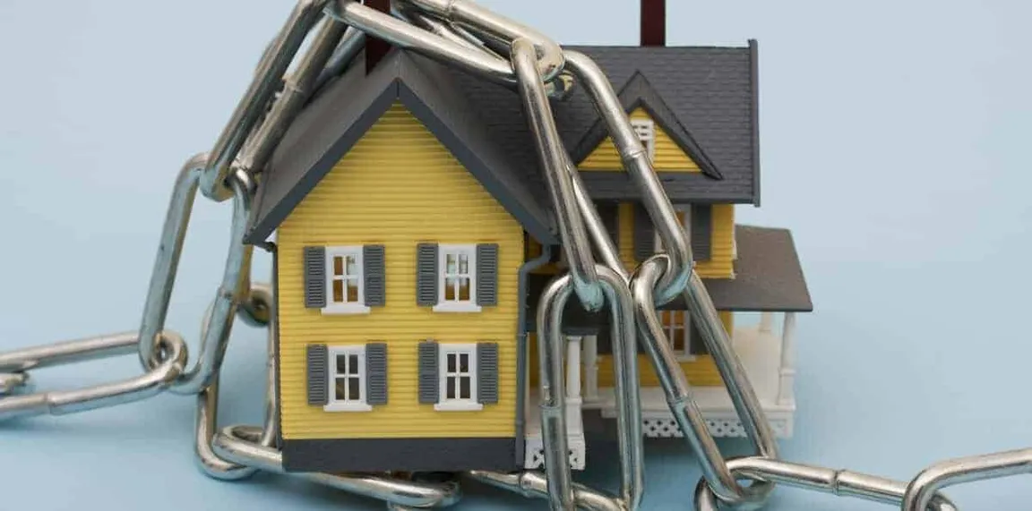 house with chains on it