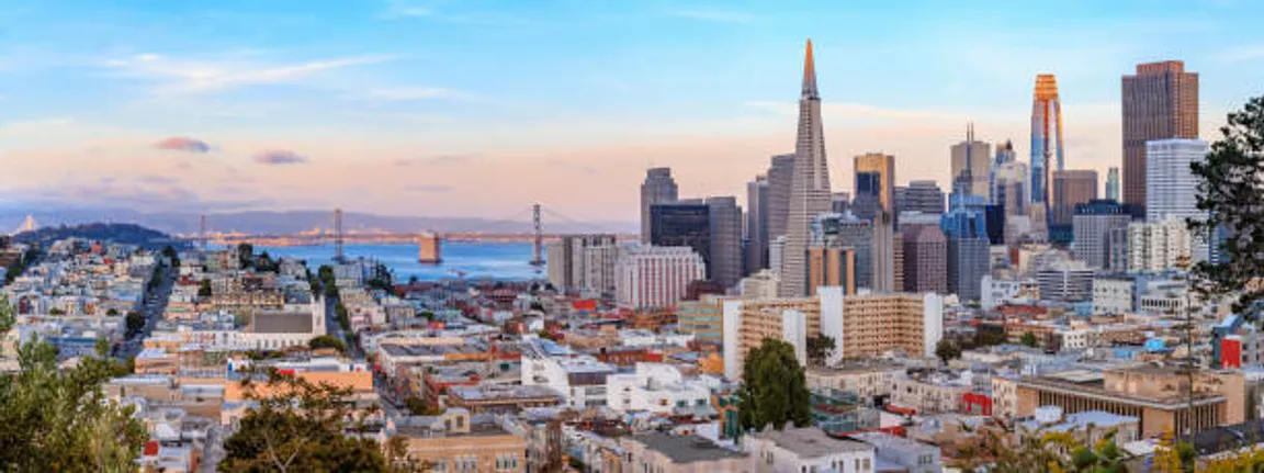 San Francisco city skyline panorama at sunset with downtown skyline and