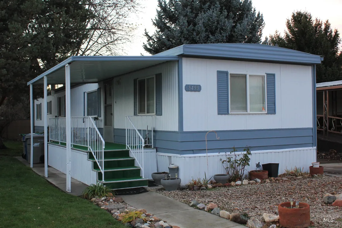 we buy mobile homes in Felton