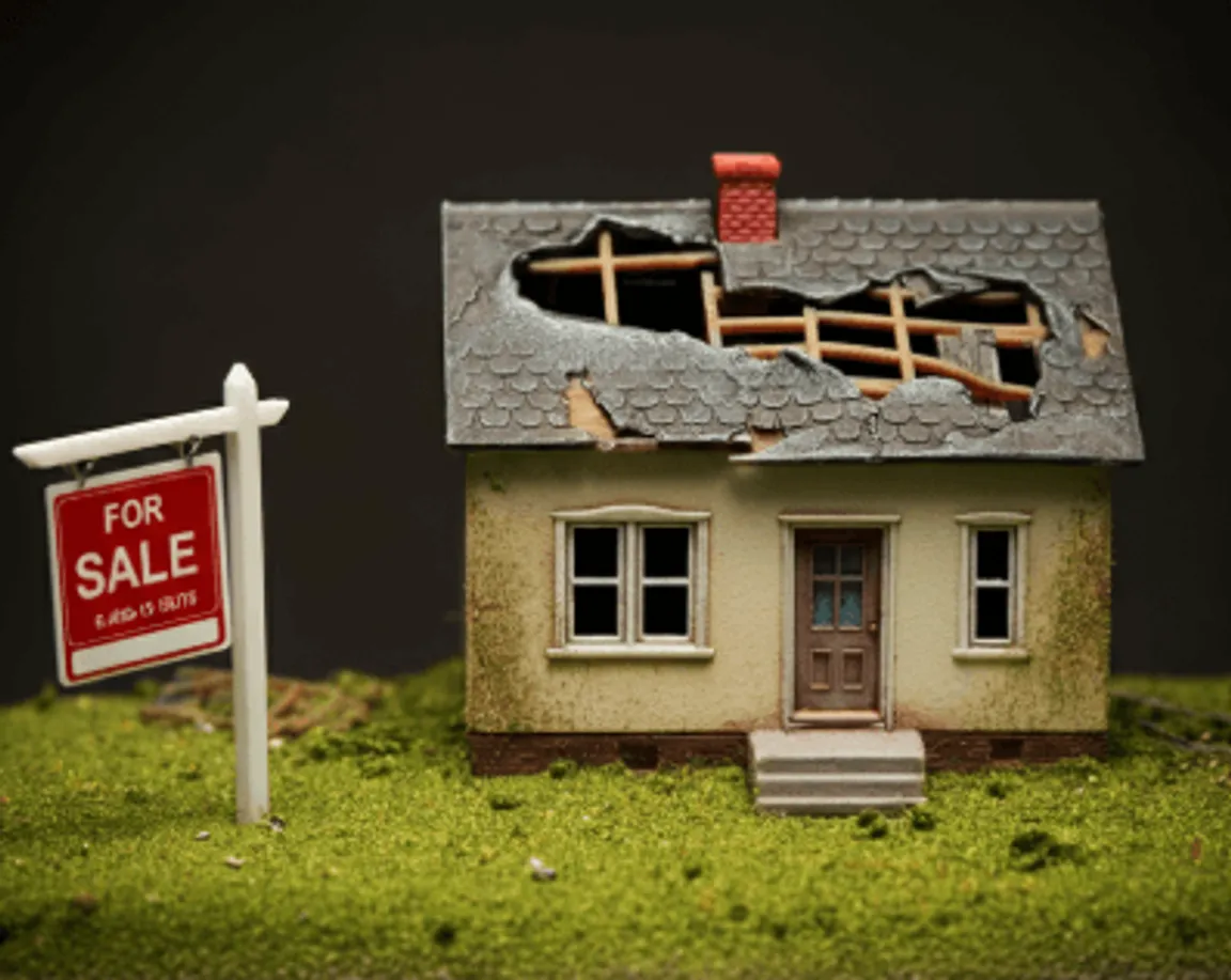 sell house with a bad roof in Fort Myers Florida