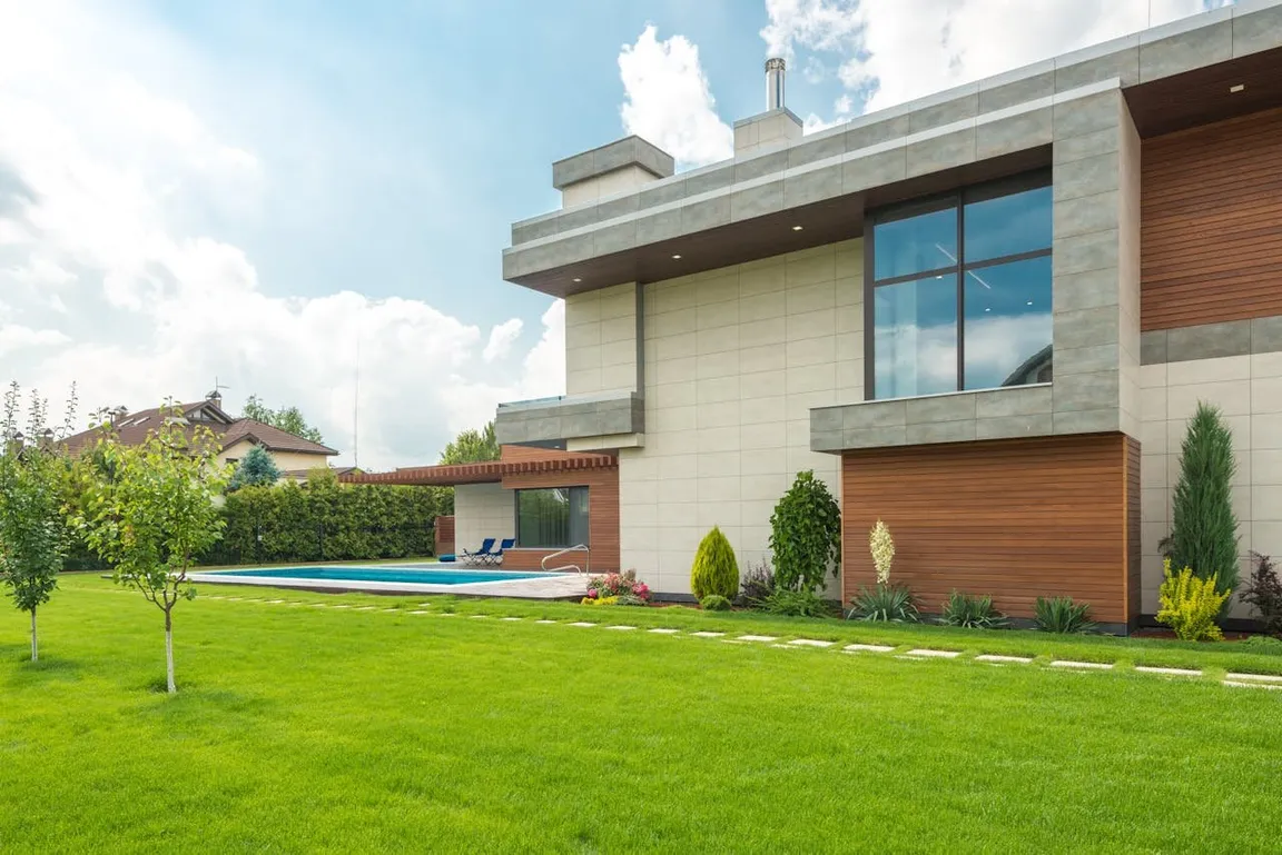 Homeowners selling their house fast in Nashua, NH through Joe Homebuyer New Hampshire