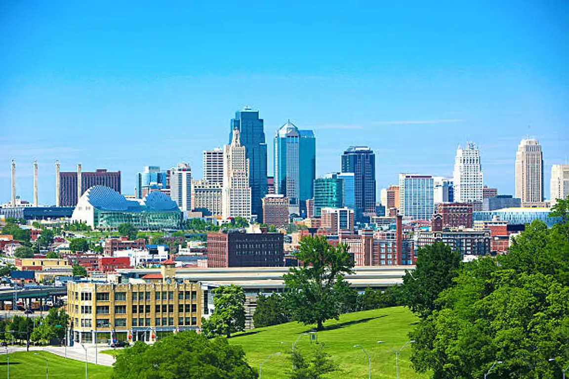 The bustling skyline of Kansas City, the home of Limitless Homes KC - your trusted cash home buyers.