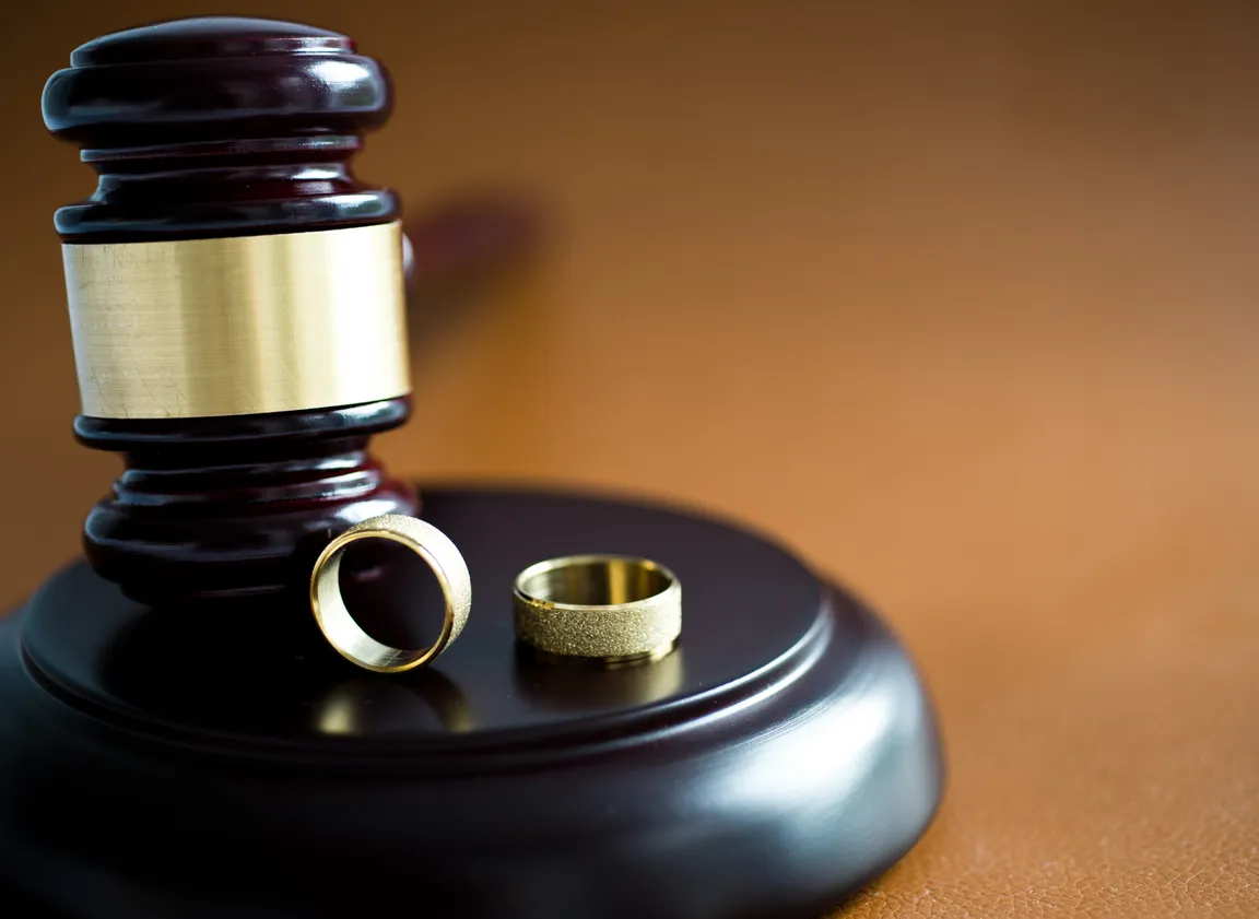 How to Sell a House During a Divorce in Washington