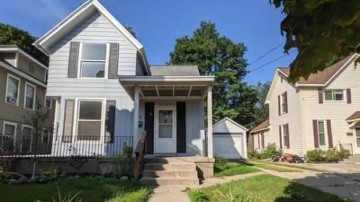 we buy houses in Charlotte  MI