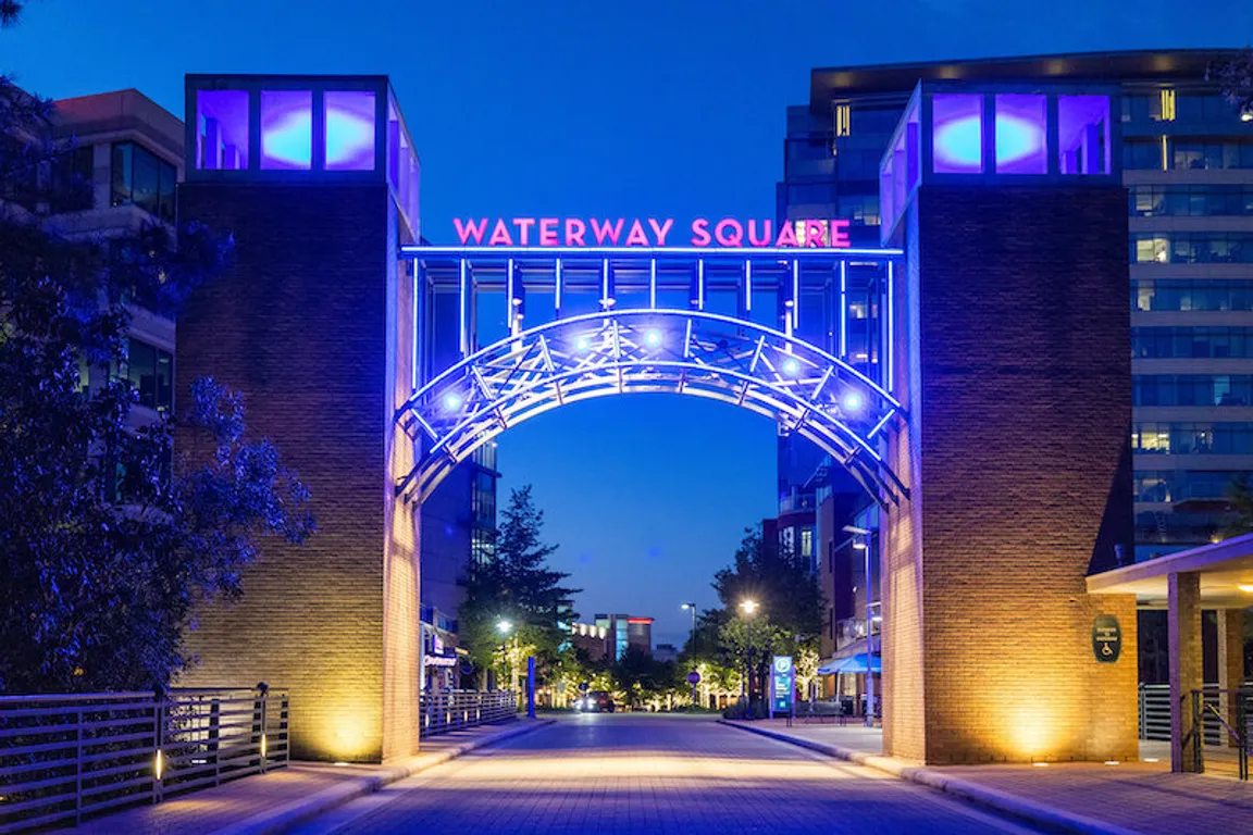welcome to the woodlands waterway square
