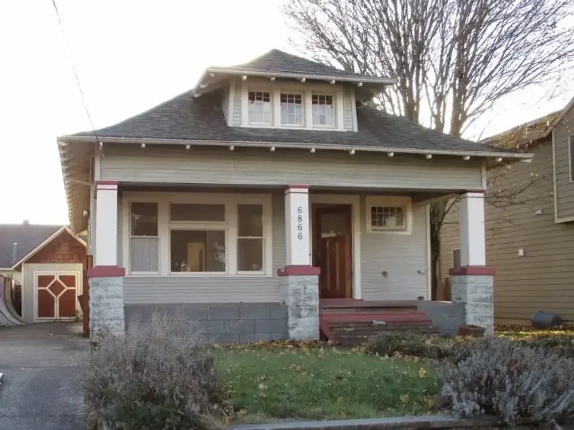 Oregon inherited home exterior for selling an inherited house in Oregon and probate process. Sell your house fast.