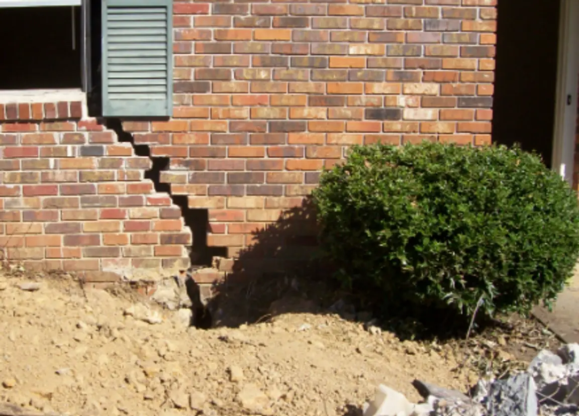 We buy houses with foundation crack problems in DFW TX