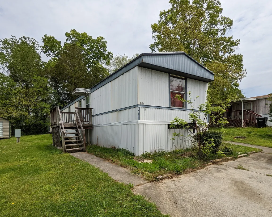 clinton mobile home in mobile home park