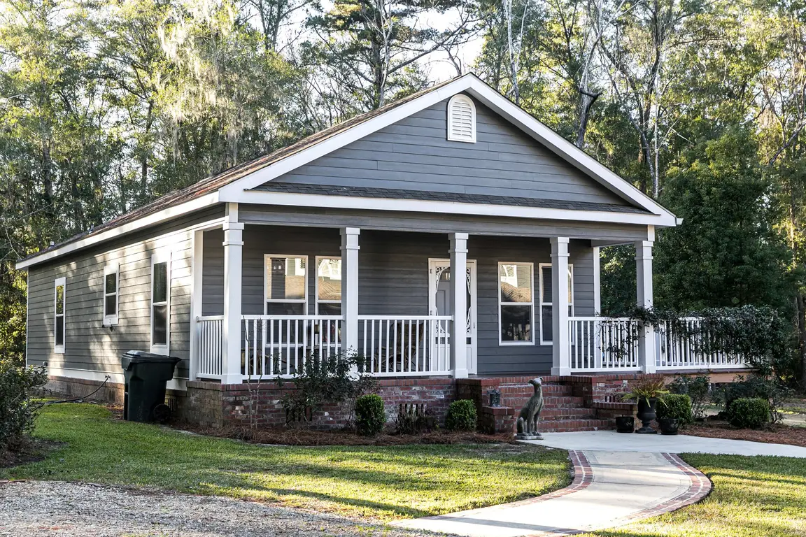 this image displays an average manufactured home.