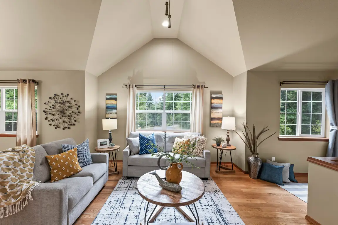 SELL YOUR HOUSE WITH AN AGENT