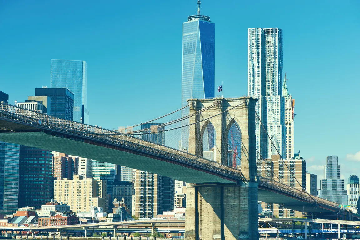 Landscape photo of the Empire State Building in NYC.