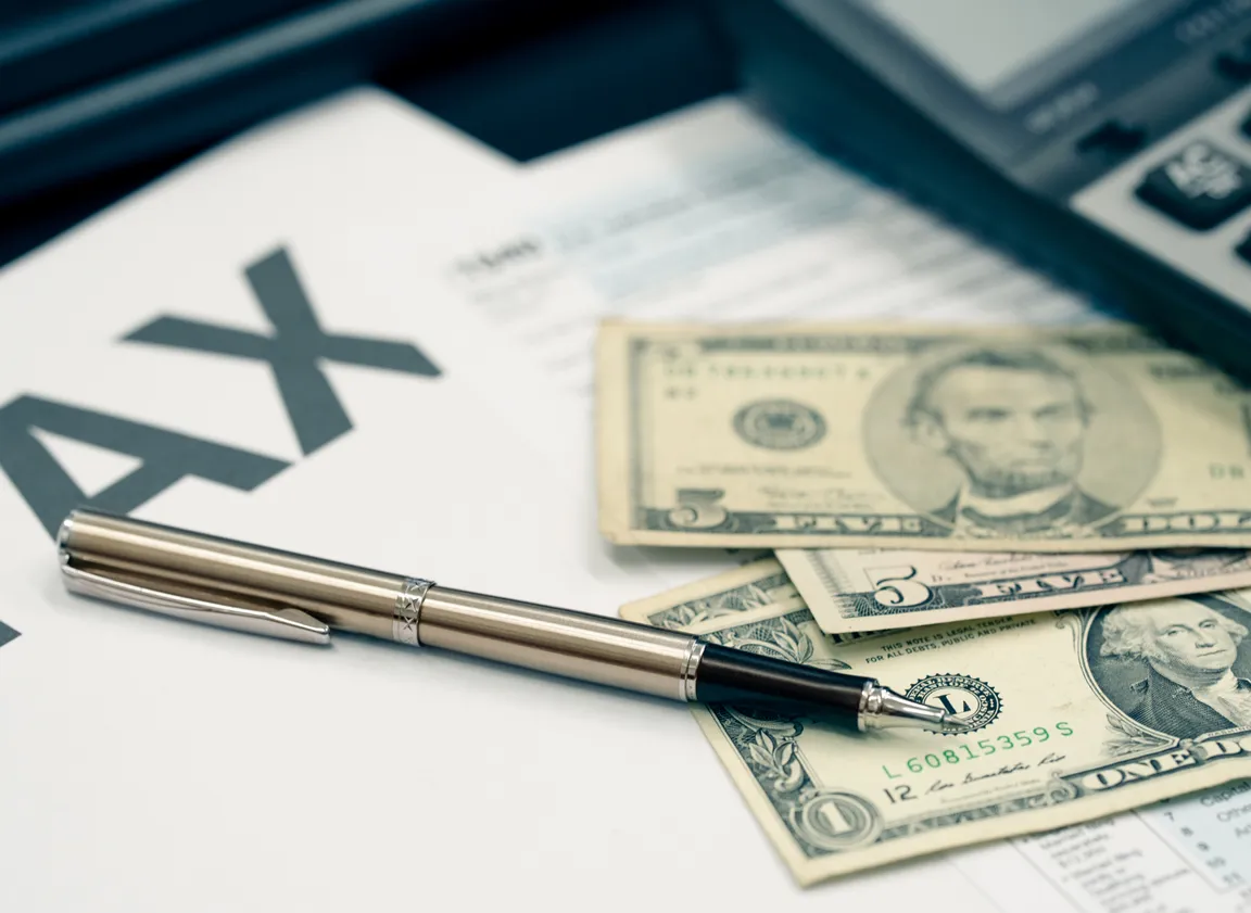 Taxes Associated with Selling Land in Florida 