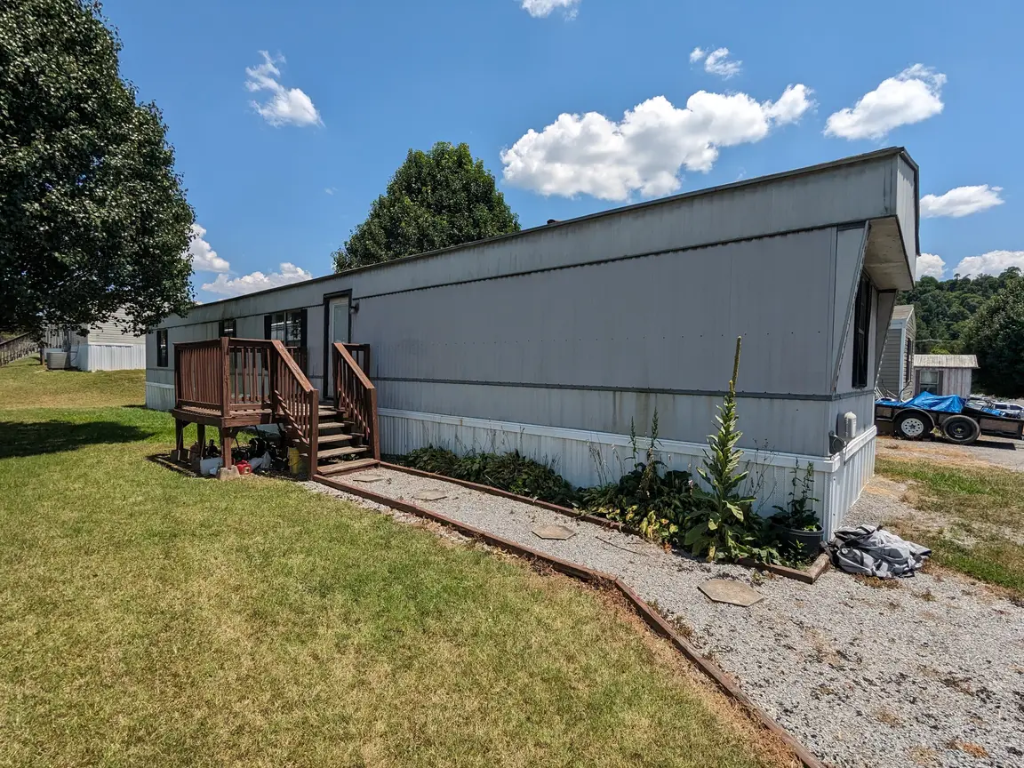 grey mobile home built in 1988 local mobile home buyer