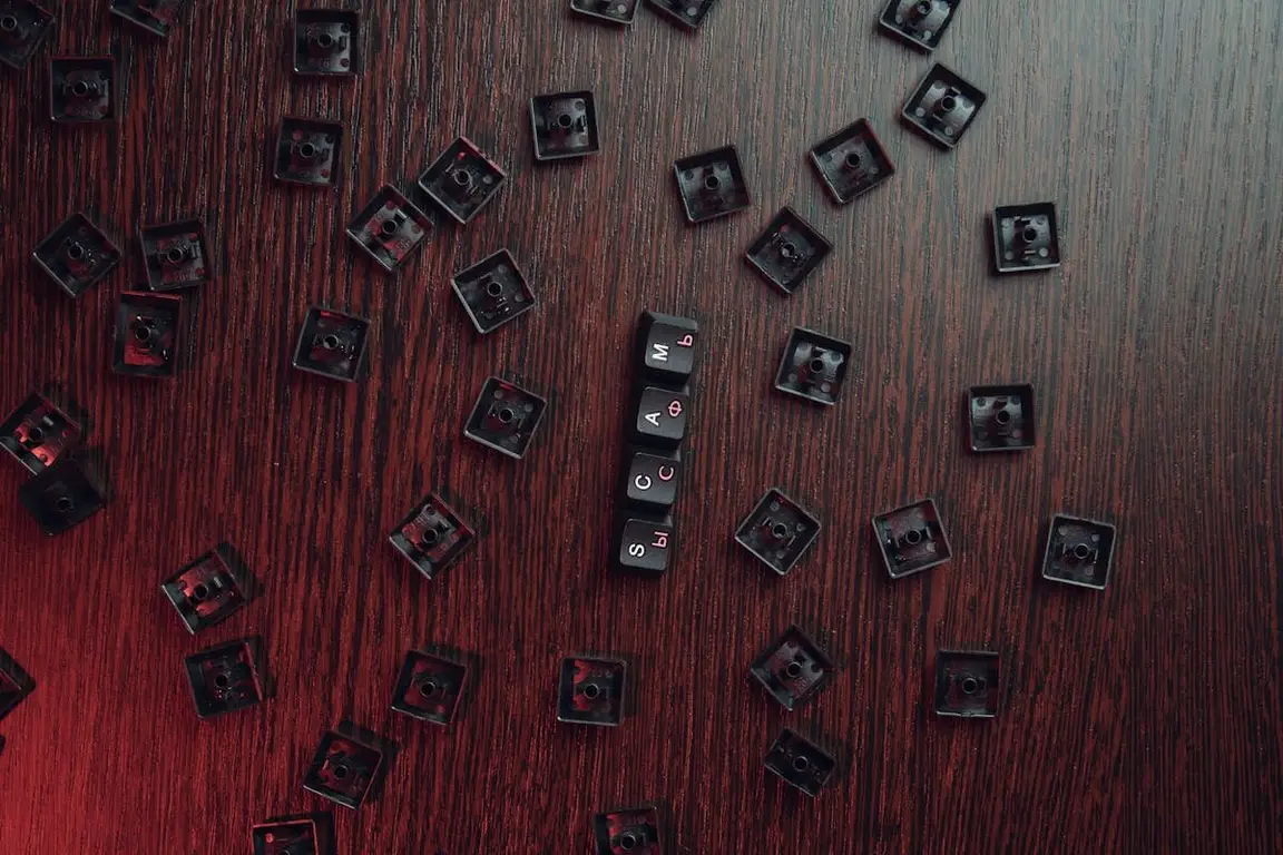 A bunch of keyboard keys on a desk that spells out scam
