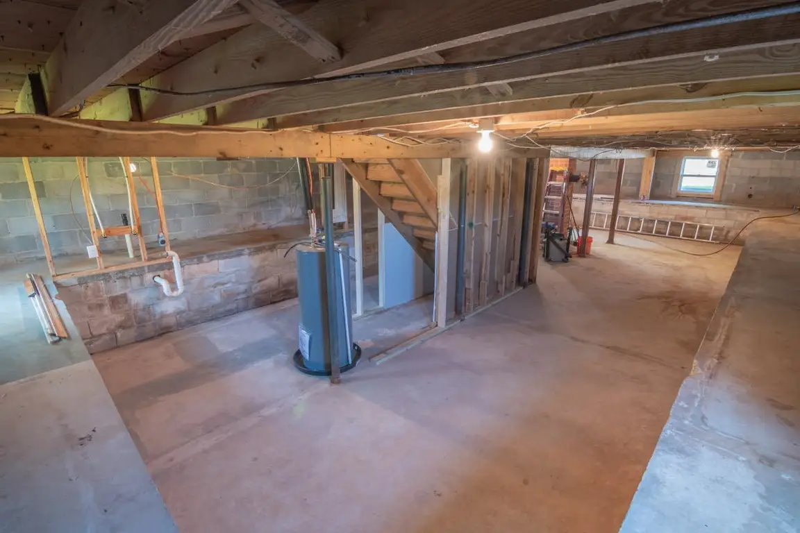 A basement with a ton of concrete all around on the foundation