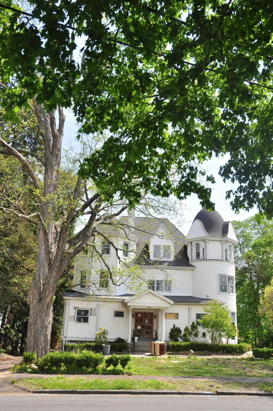 Sell My House Bristol: Cash Offer vs. Listing With an Agent