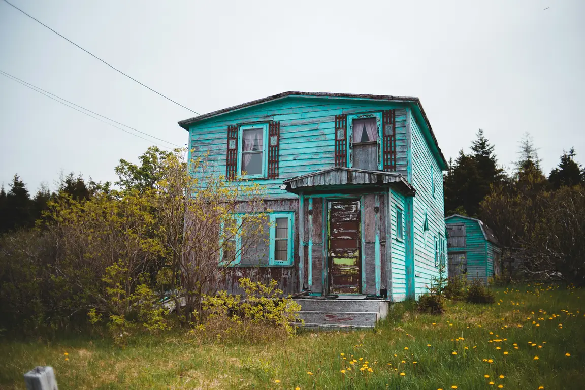 house in bad condition
