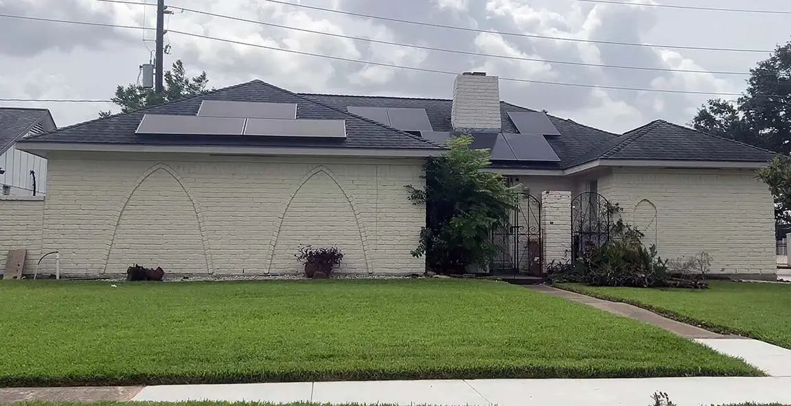 A single-family home in Houston TX likely to go through probate, representing the challenges of selling a house in probate in Houston.