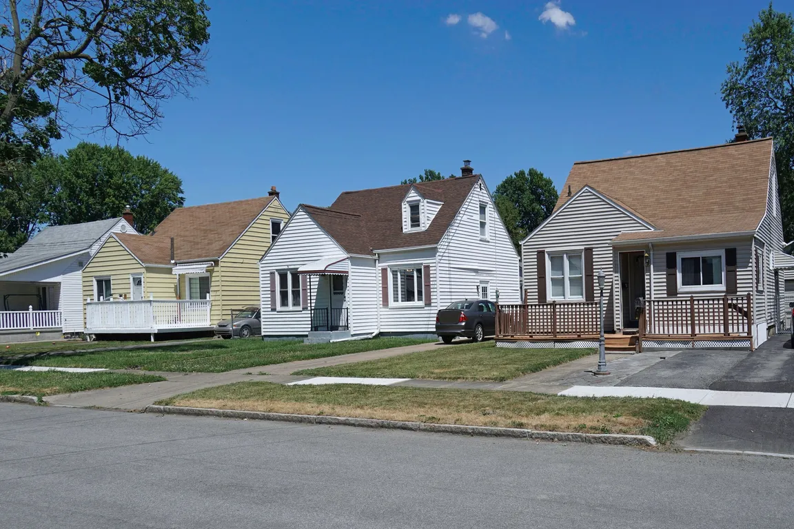 We Buy Houses