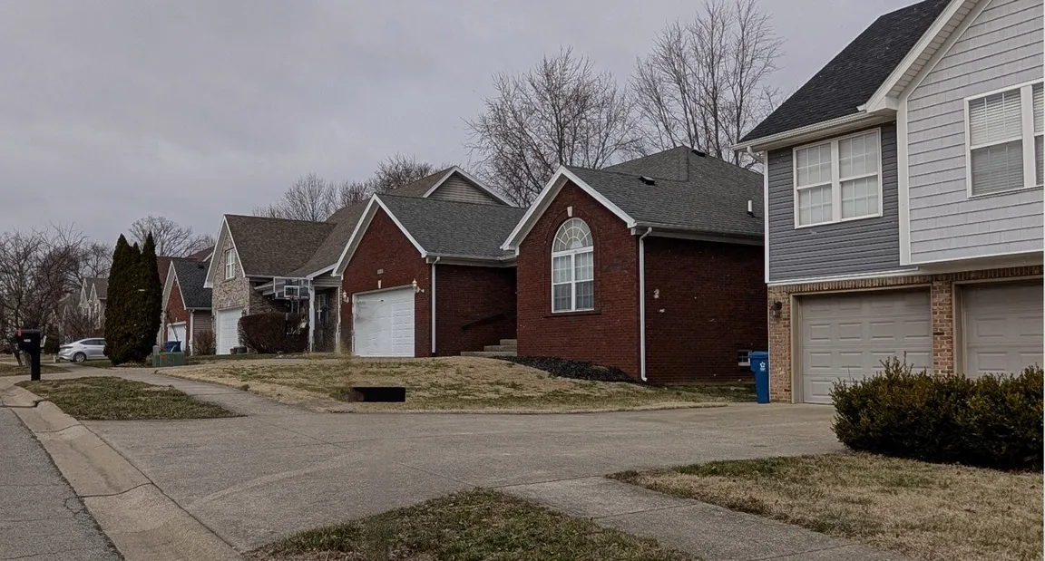row of houses in Kentucky residential subdivision