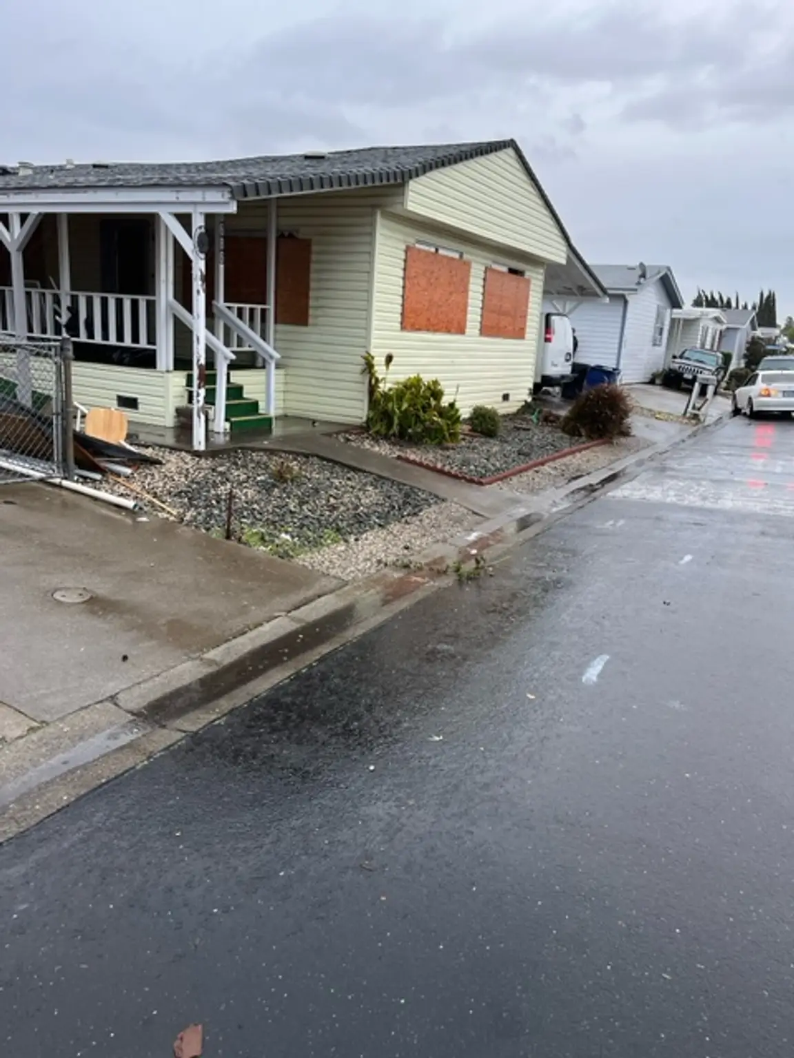 8686 beauxart. we bought this mobile home with sqyatters in florin sacramento. nobody wanted to buy it with tenants. Darren Buys Homes cash specializes in tenant occupied homes and rentals